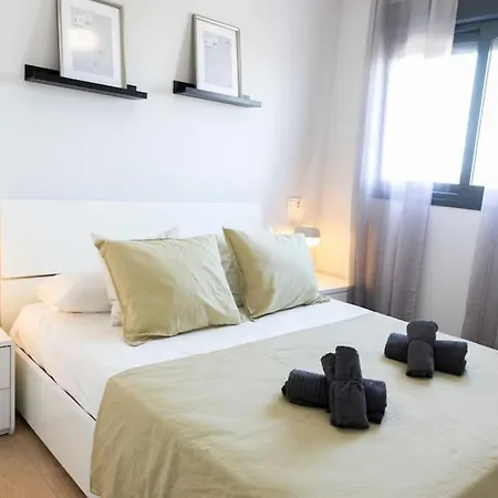 Modern Apartment, Pool & Air Con, San Juan Playa Apartment *