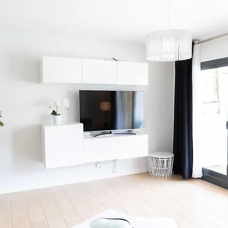 Modern Apartment, Pool & Air Con, San Juan Playa Apartamento *