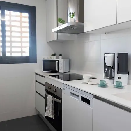 Modern Apartment, Pool & Air Con, San Juan Playa Apartment