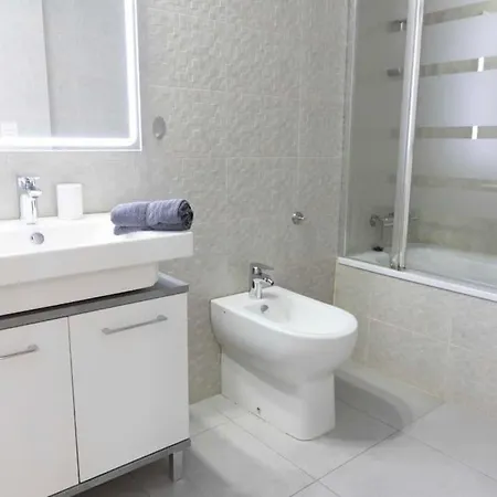 Modern Apartment, Pool & Air Con, San Juan Playa Apartment *