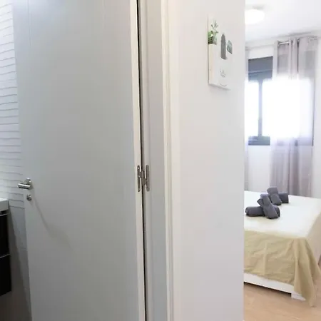 Modern Apartment, Pool & Air Con, San Juan Playa Apartment