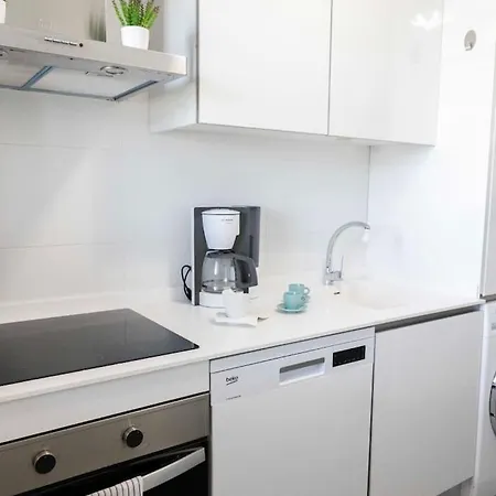Modern Apartment, Pool & Air Con, San Juan Playa Apartment